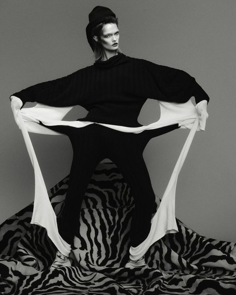 Katie_Burnett_for_Harper_s_Bazaar_France_11-2024_6977ffc9-f789-43c5-9e39-bdba5a28e17d.jpg